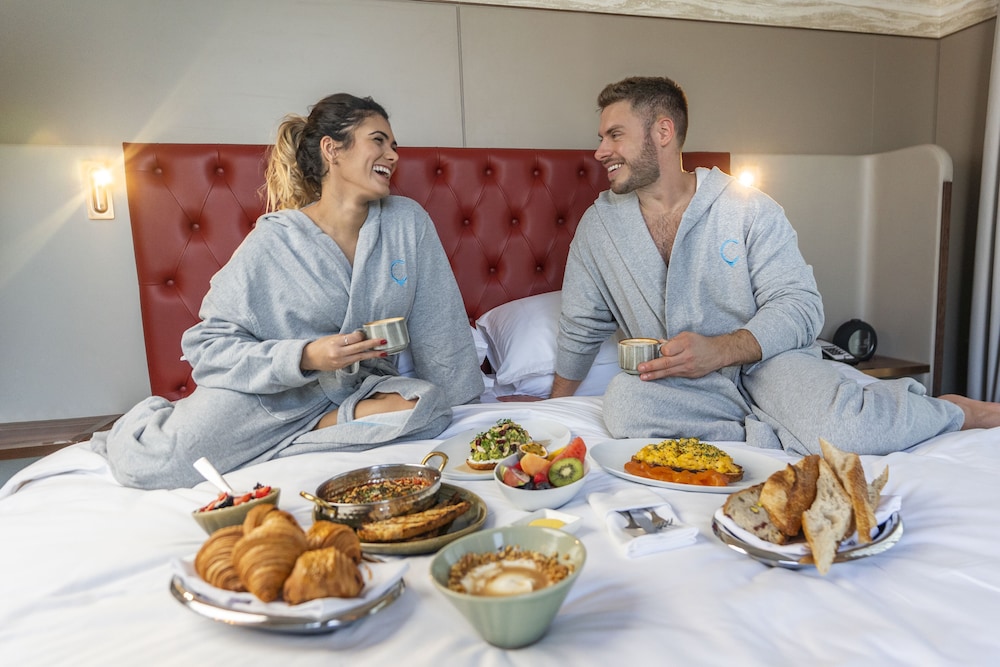 Deluxe Room, 1 King Bed, Complimentary Transfer to Mercato Mall, 20% off Food & Soft Beverage