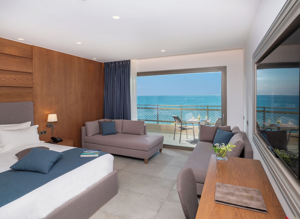 Luxury family room open plan SEA Front