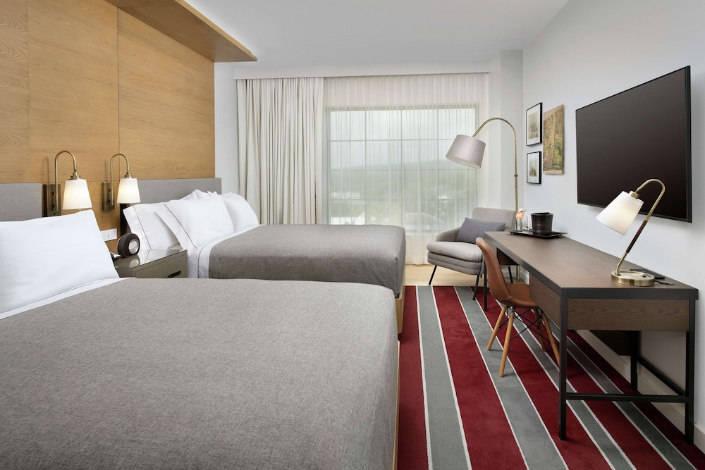 Premium Room, 2 Queen Beds, Accessible - Photo 3