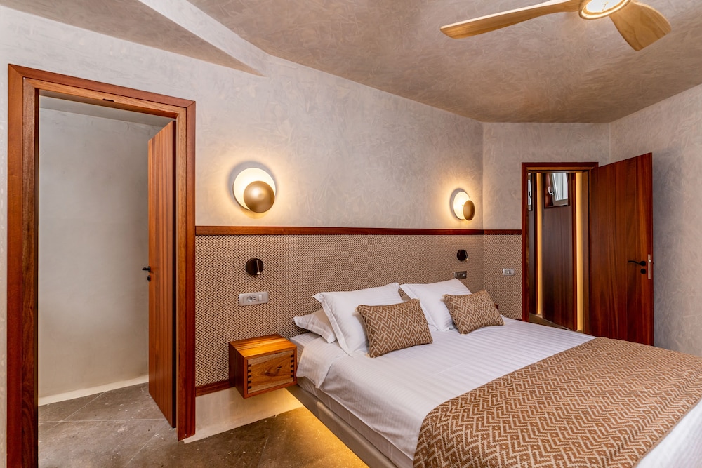 Two-bedroom Suite with heated plunge pool - Photo 1