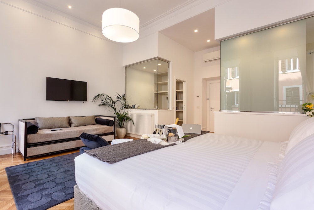 Deluxe Suite, 1 Bedroom, Balcony photo 3
