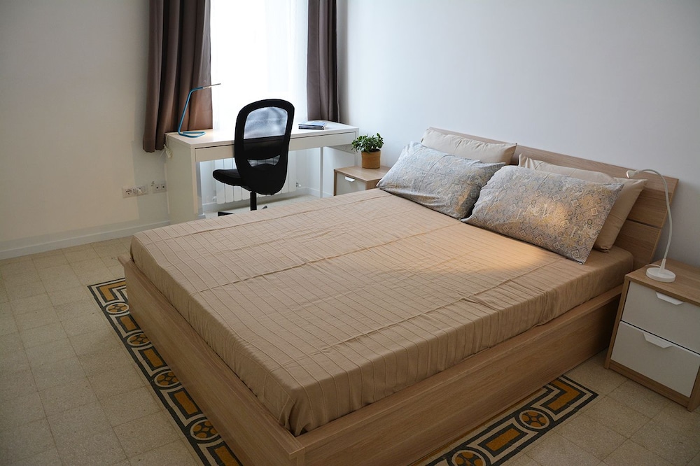 Double Room (Private External Bathroom)
