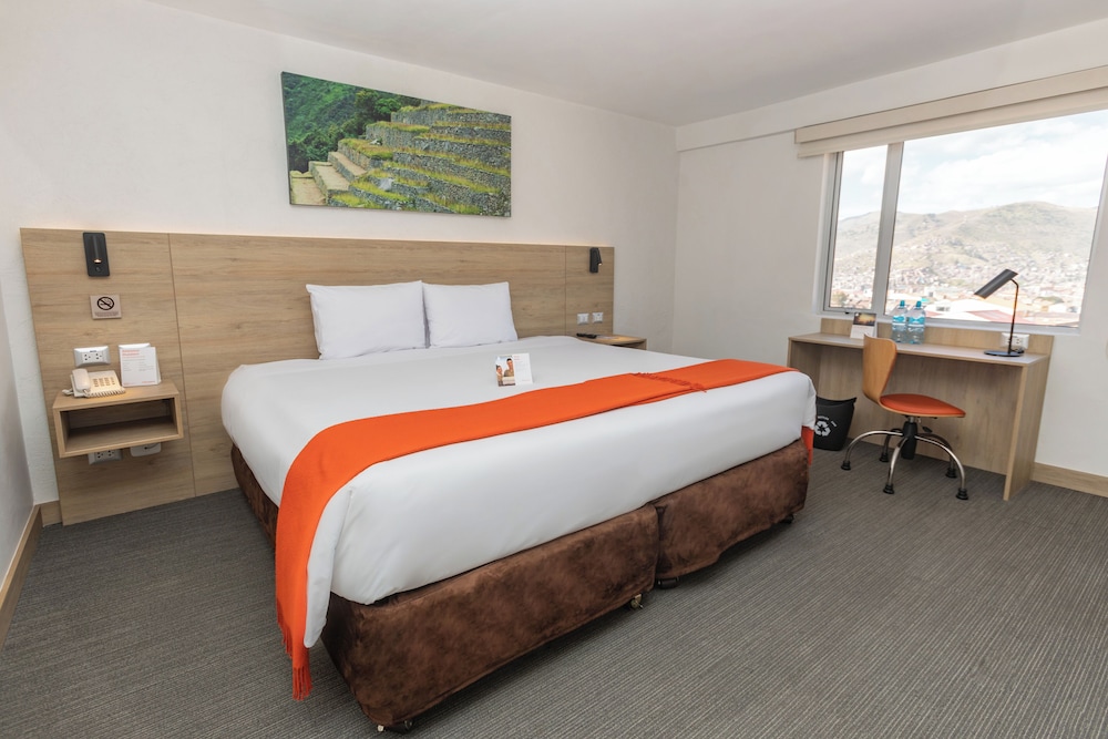 Superior Room, 1 Queen Bed photo 2