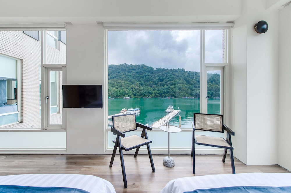 Deluxe Quadruple Room, Lake View - Photo 13