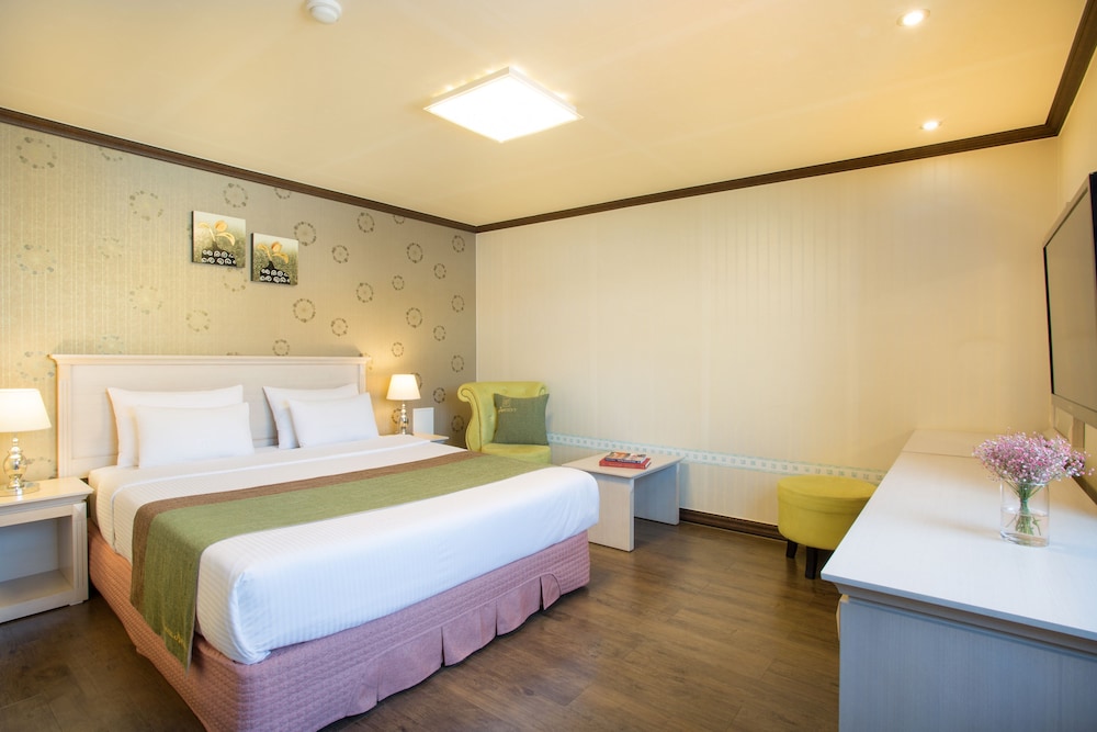 Standard Double Room, City View