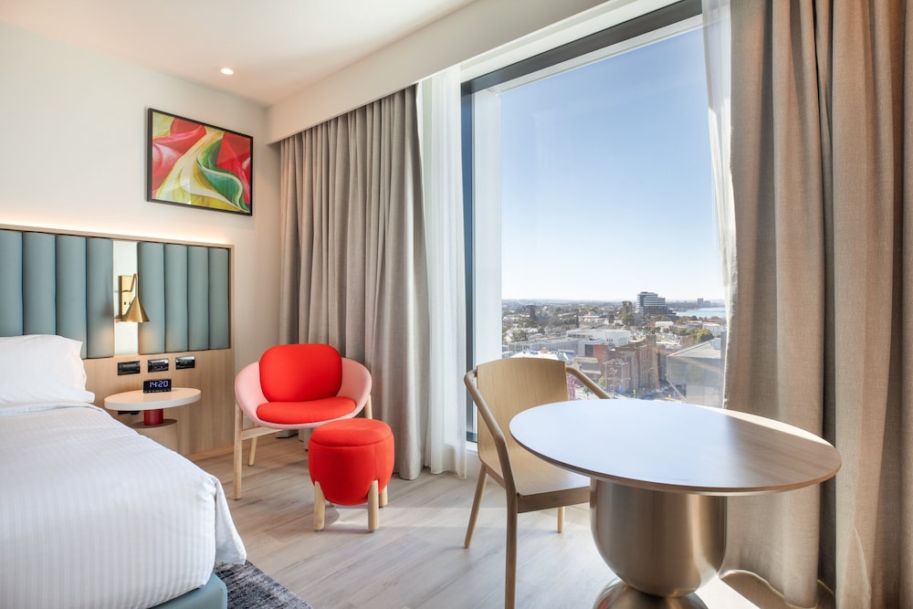 Premium Room, 1 King Bed, Accessible - Photo 4