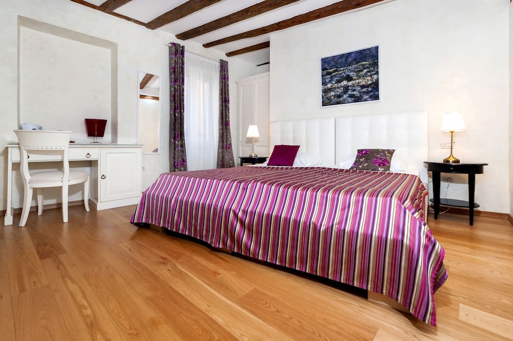 Double Room - Photo 4