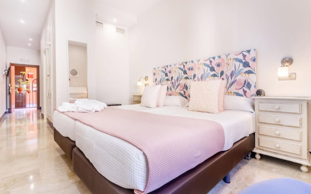 Double Room - Photo 10