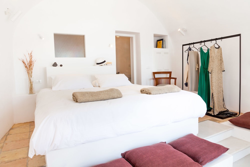 Junior Studio Suite, Pool Access (King cat)