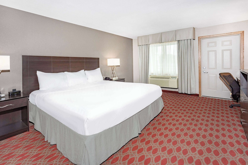 Deluxe Room, 1 King Bed, Non Smoking - Photo 1
