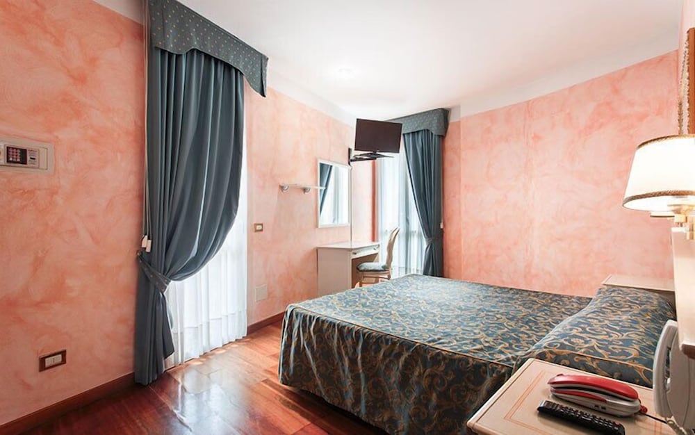 Family Suite, Accessible, Balcony photo 2
