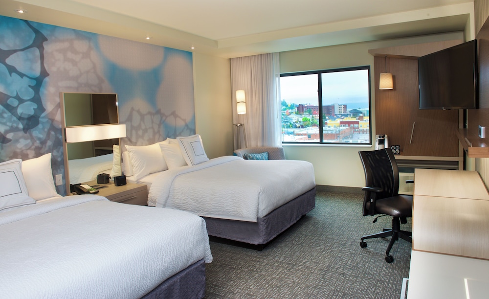 Room, 2 Queen Beds, Harbor View (Mobility Accessible, Tub)