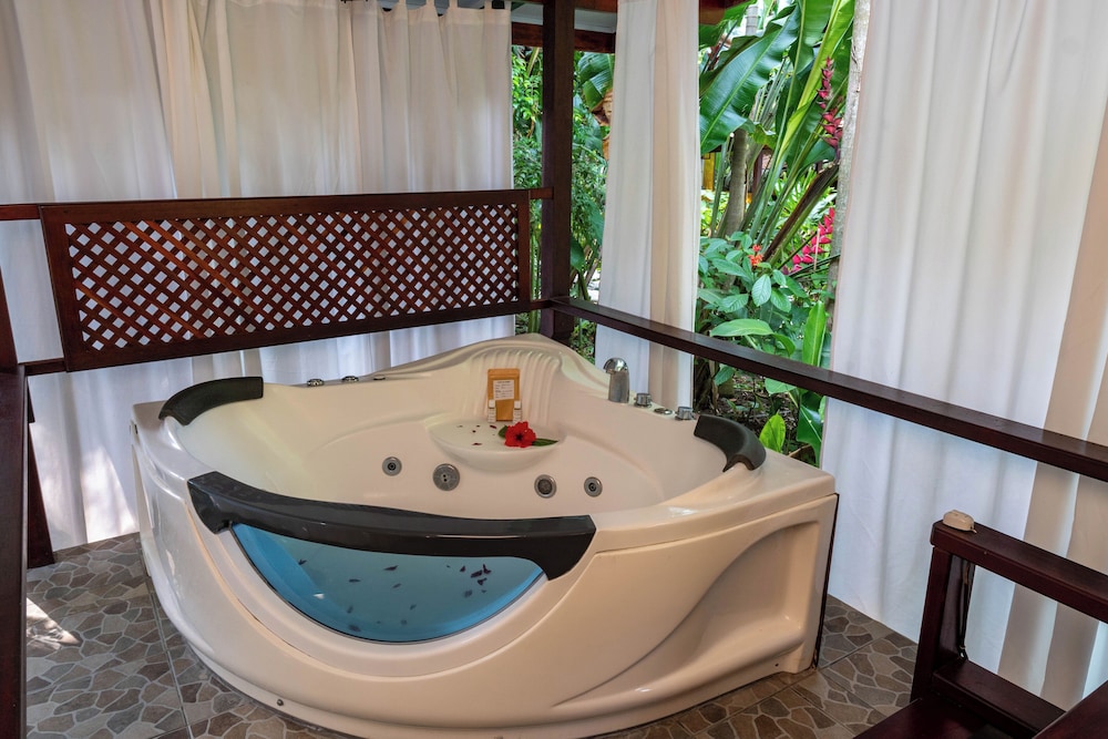 Suite Deluxe with Jacuzzi photo 2