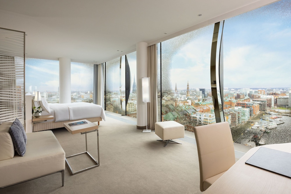 Junior Suite, 1 King Bed, City View