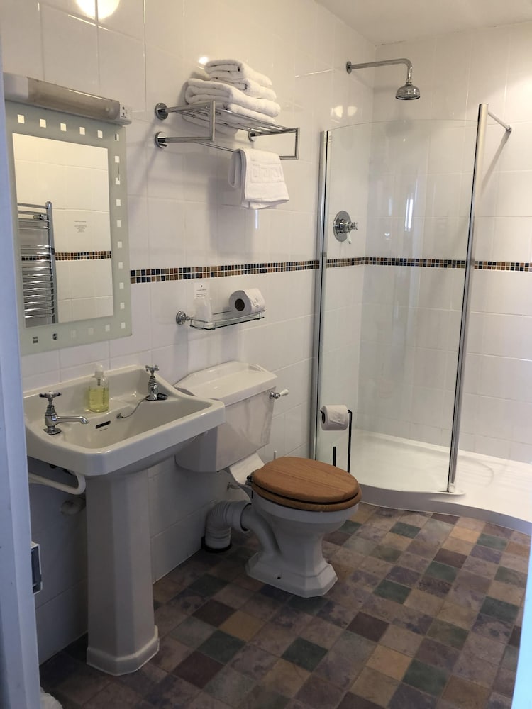 Twin Room, Ensuite (Suite) photo 3