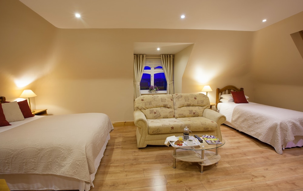 Deluxe Double or Twin Room Ensuite with Bath Sea View (Golf Course View - Room 3) photo 1