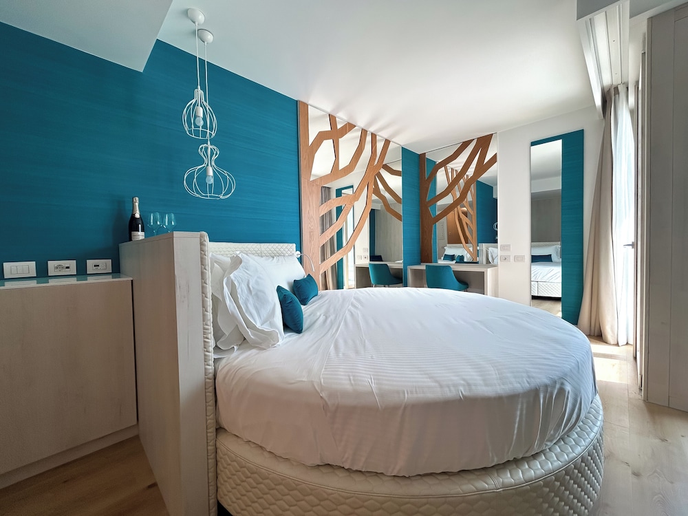 Honeymoon Double Room, Hot Tub photo 1