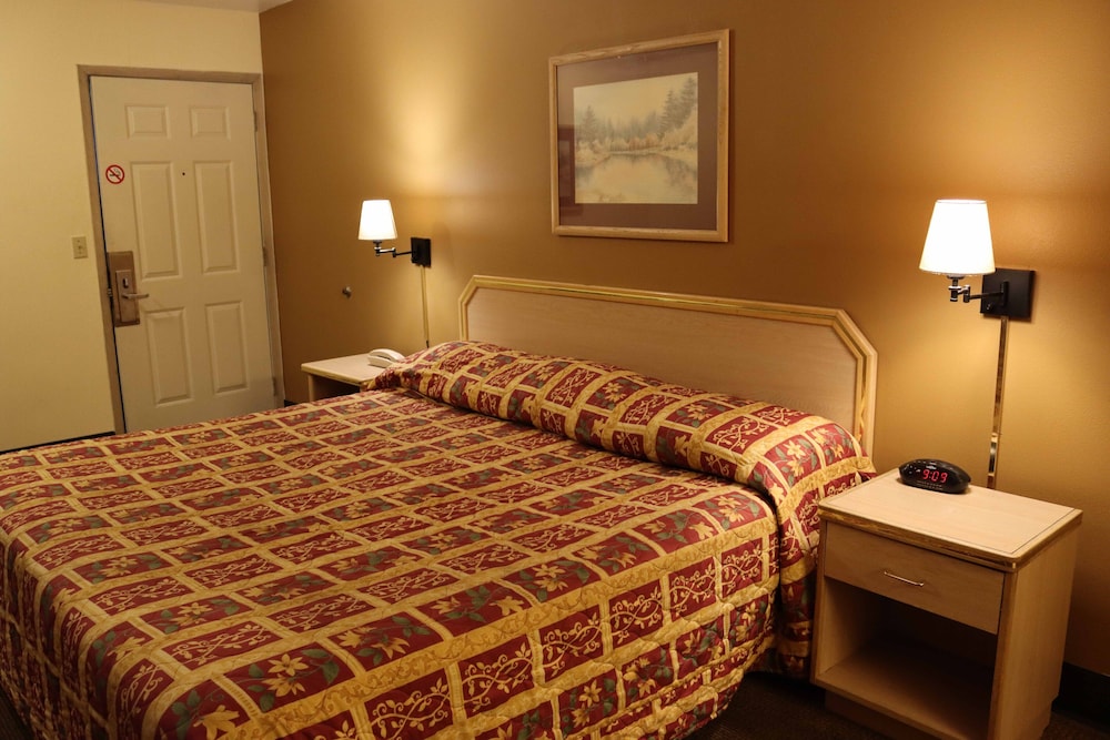 Standard Room, 1 Queen Bed photo 2