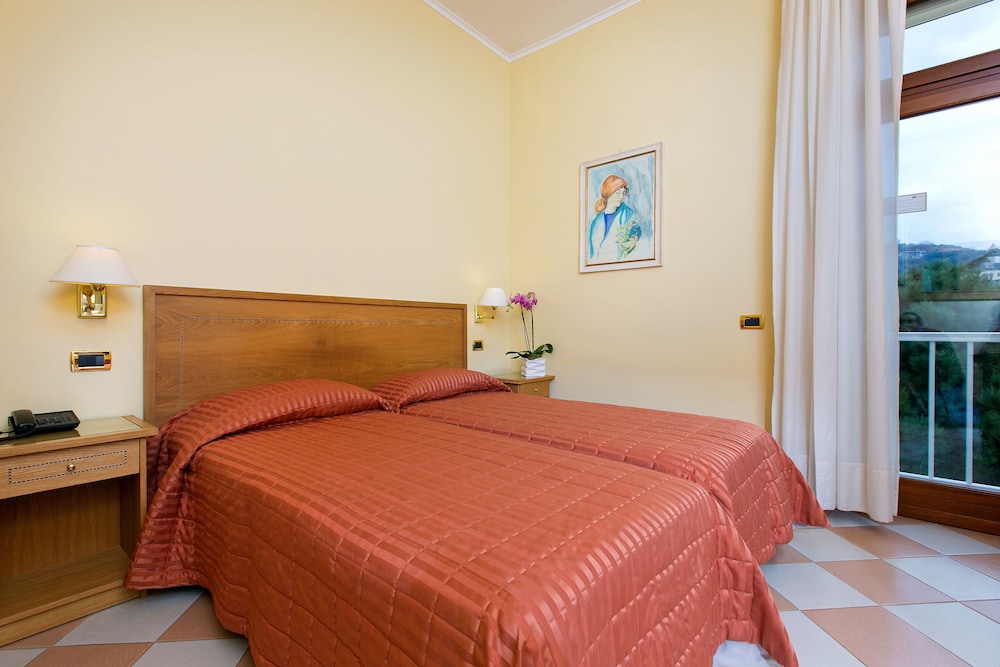 Economy Double or Twin Room, Garden View, Annex Building - Photo 2