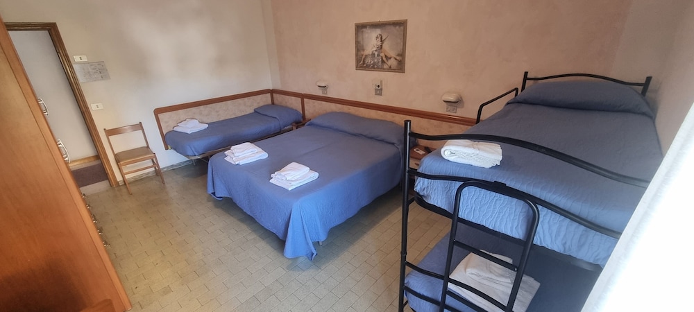 Comfort Room, Balcony