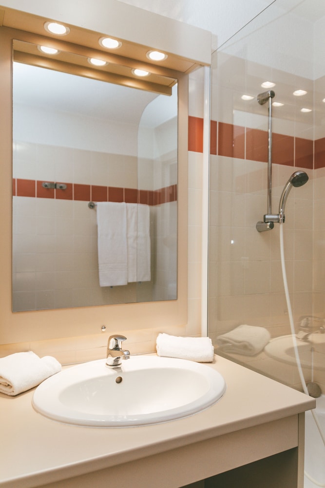 Standard Studio, Bathtub (2 pax) photo 2