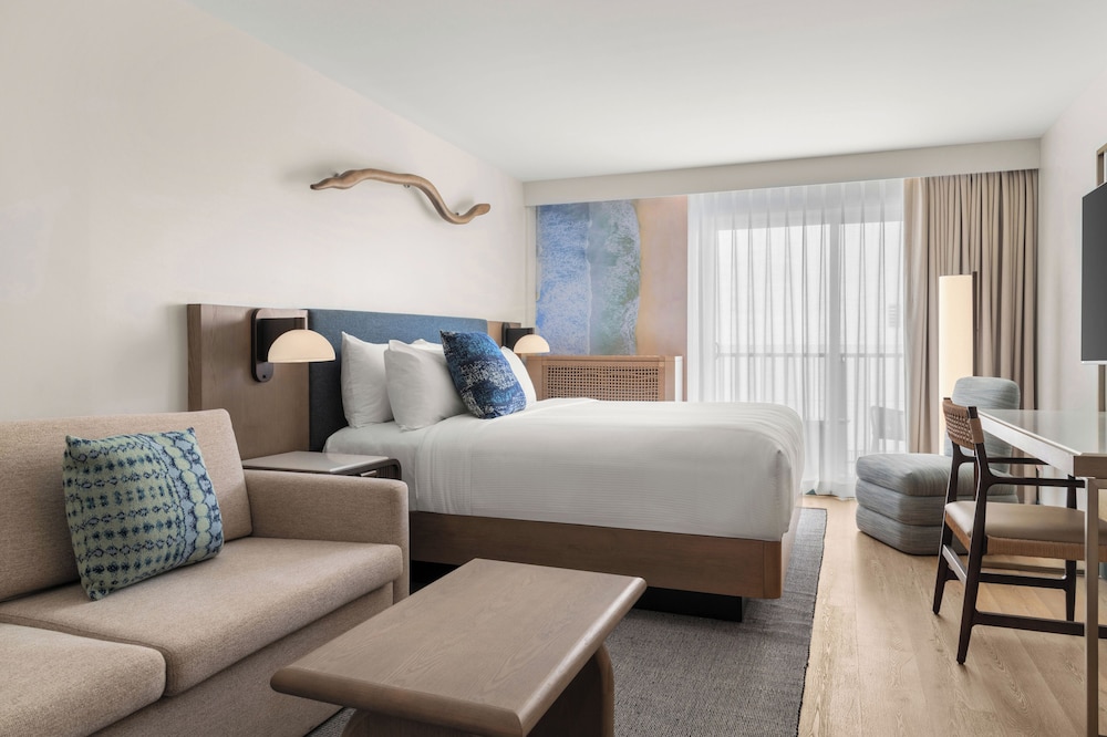 Room, 1 King Bed with Sofa bed, Ocean View photo 1