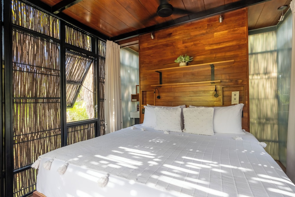 Design Tree House, 1 King Bed, Air conditioning, Garden View photo 3