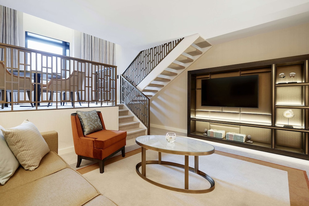Suite, 1 King Bed (Loft) - Photo 2