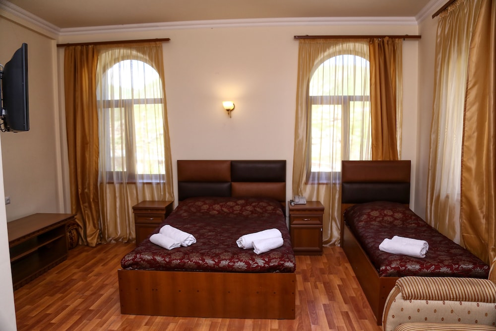 Standard Triple Room, 3 Twin Beds photo 3