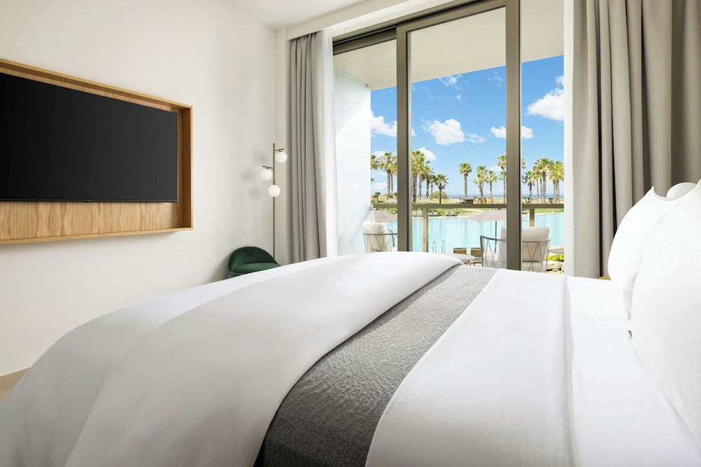 Deluxe Room, 1 King Bed, Balcony, Pool View - Photo 1