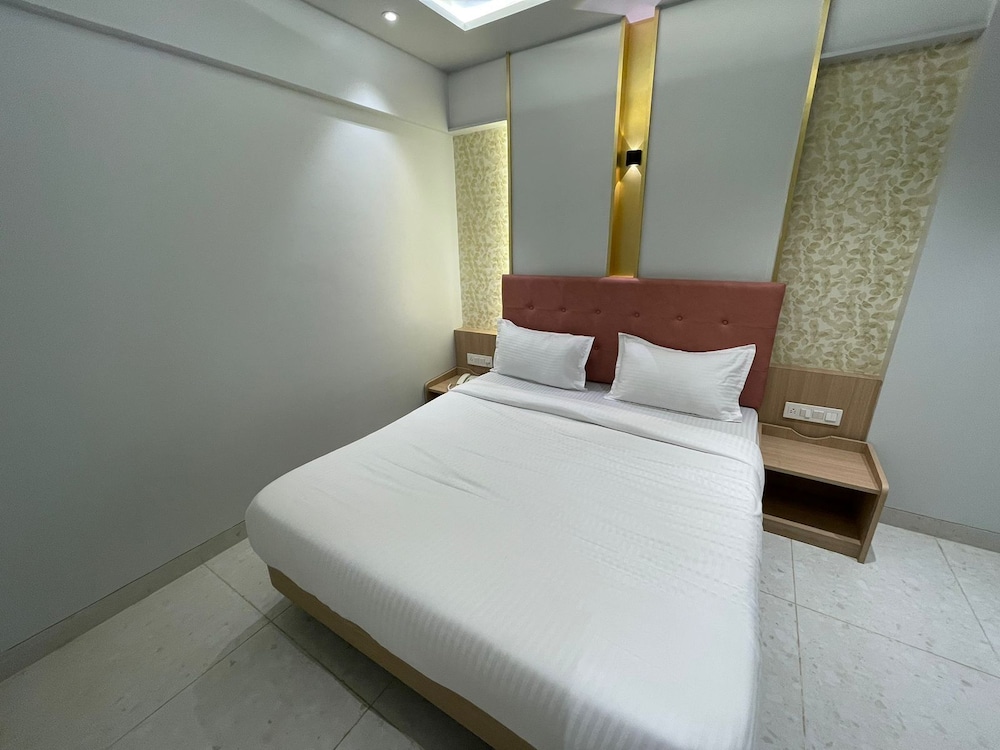 Suite, City View