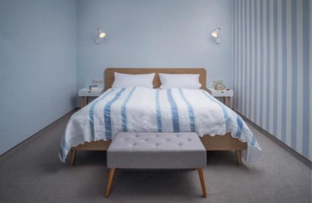 Junior Studio Suite
