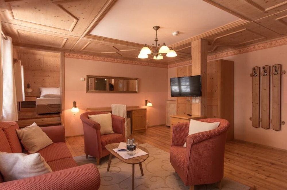 Family Room, Balcony, Mountain View (Nr. 7), photo 6