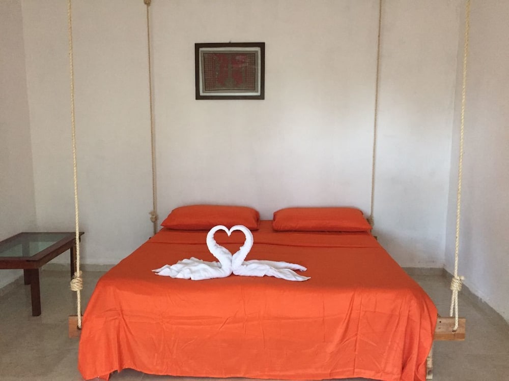 Comfort Cabin, 1 King Bed, Lagoon View photo 1
