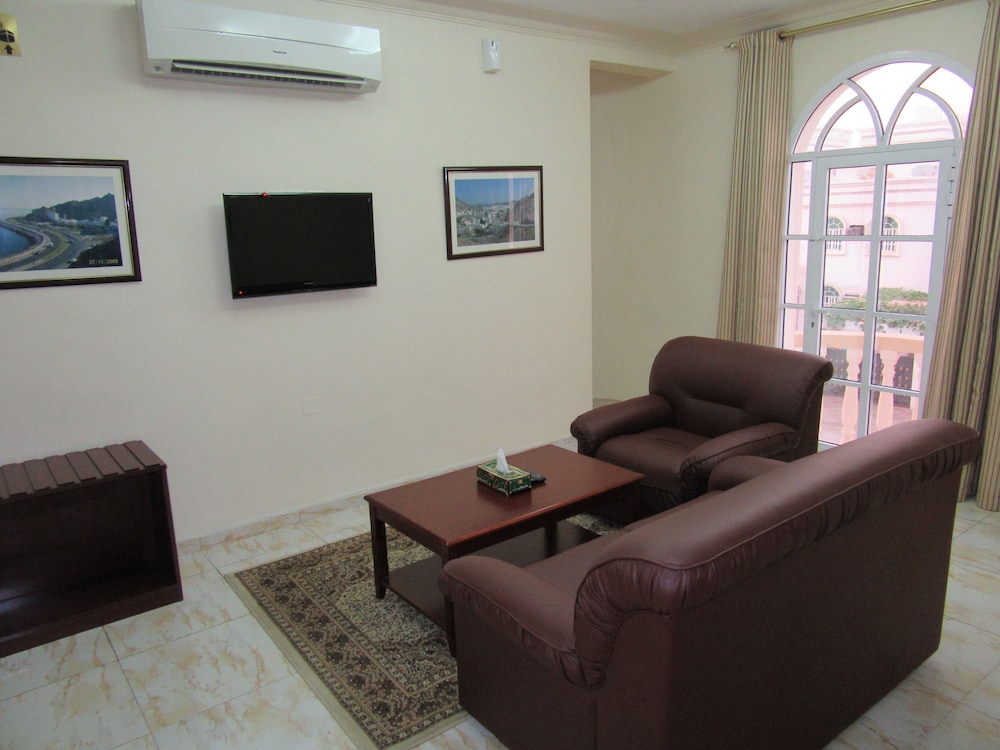 Deluxe Studio Suite, City View photo 2