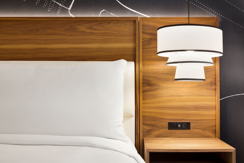 Room, 1 King Bed (Terrace) thumbnail 6