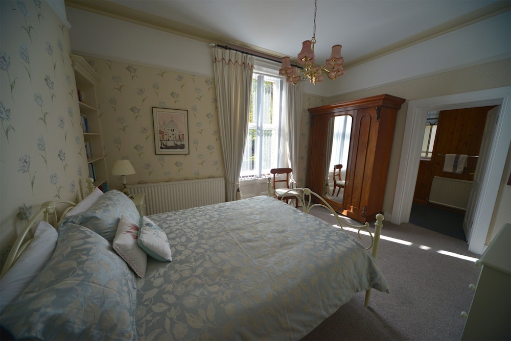 Standard Room, 1 King Bed (Floral) photo 1