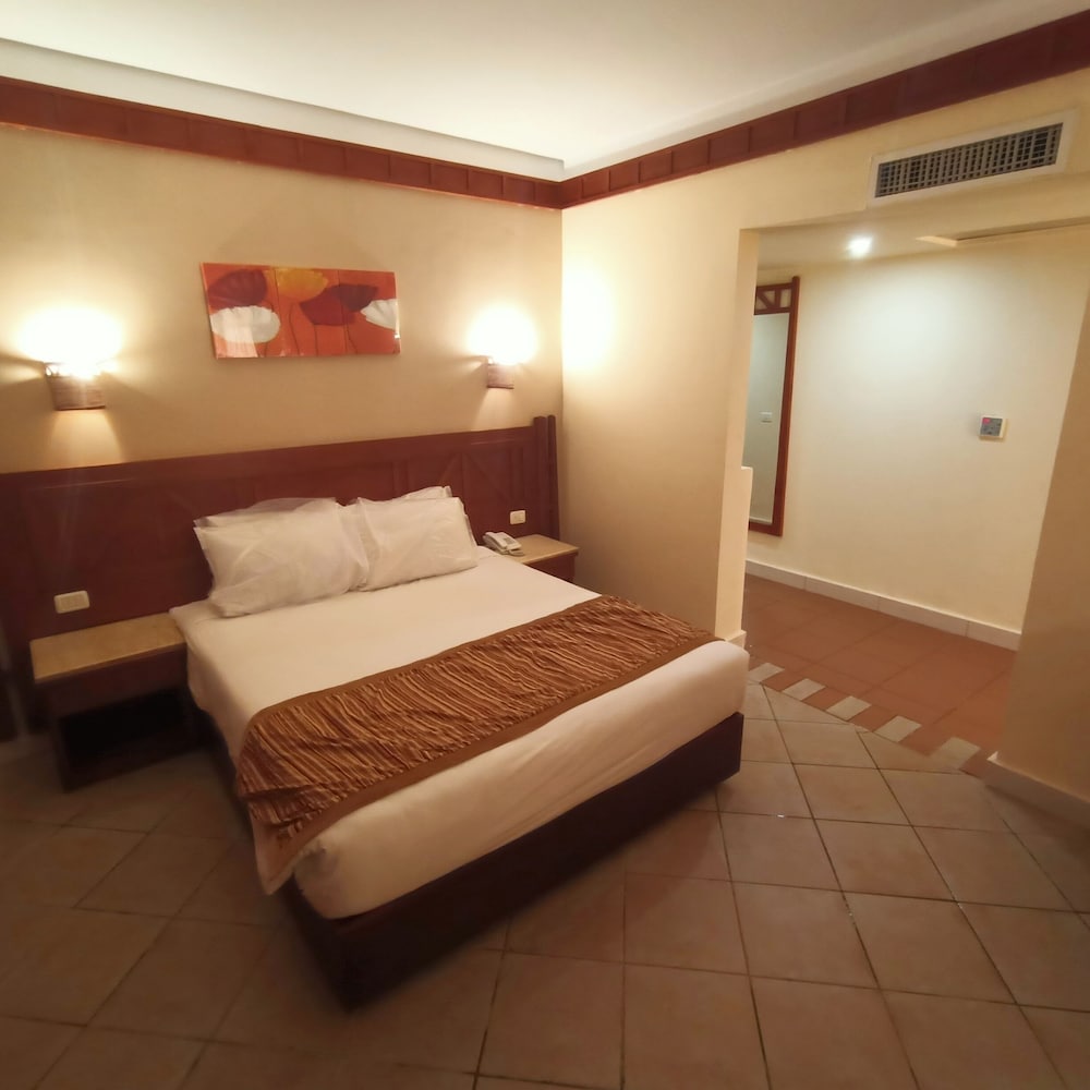 Moonlight Swim-up Suite