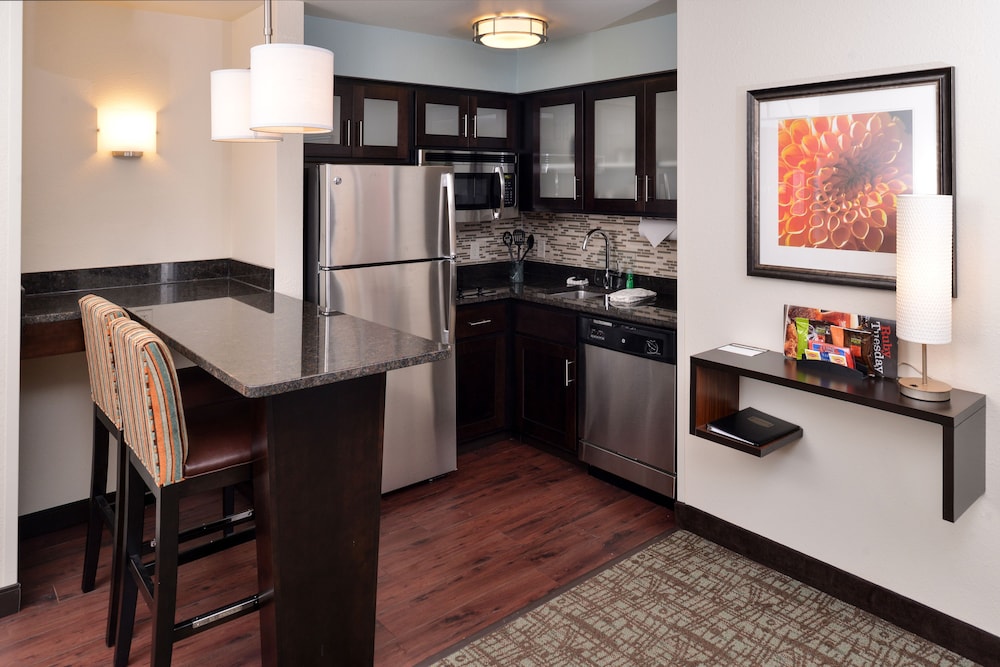 Suite, 1 Bedroom, Kitchen (2 Double Beds) - Photo 2