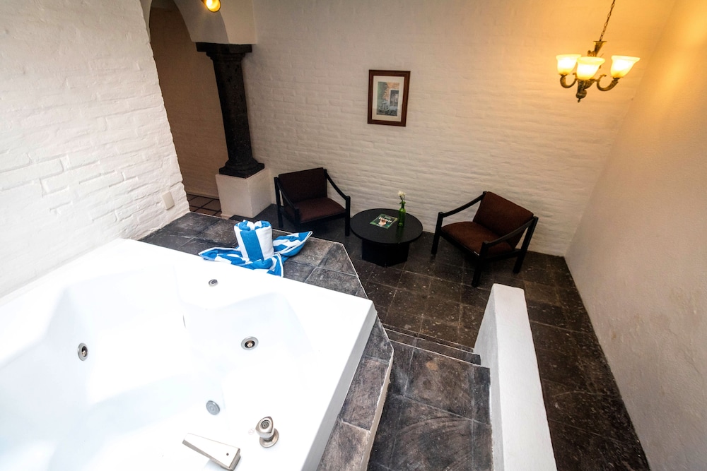 Suite, 1 King Bed (Master) - Photo 1