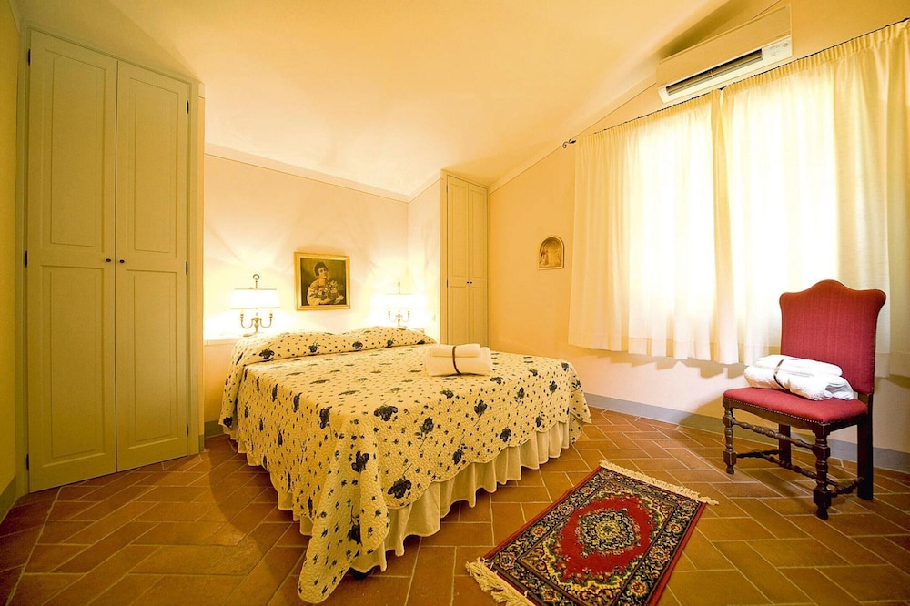 Classic House, 4 Bedrooms photo 1