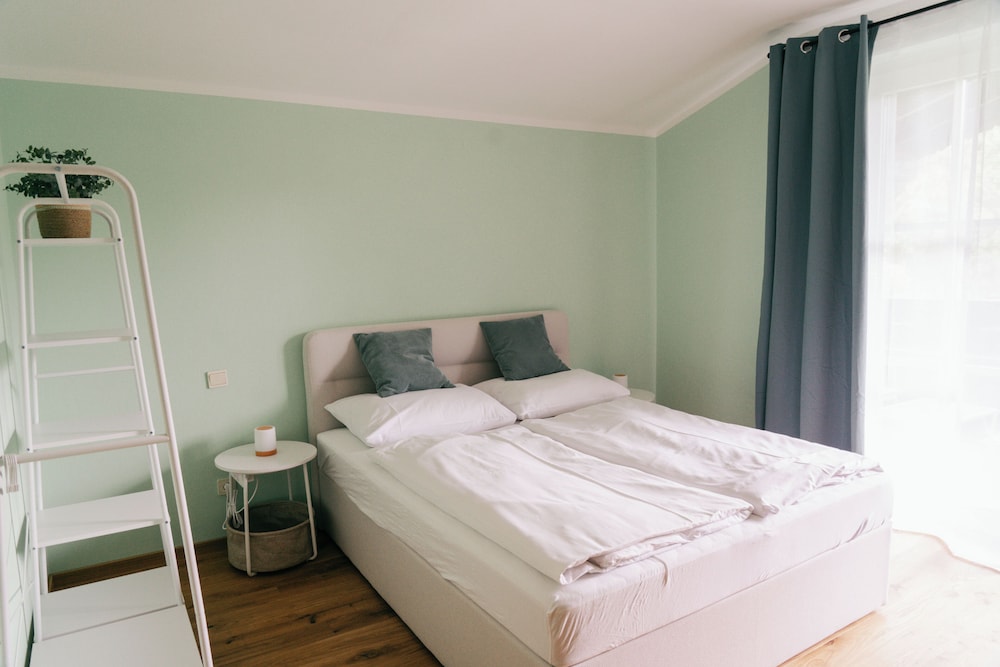 Comfort Apartment, 1 Queen Bed, Balcony, Courtyard View