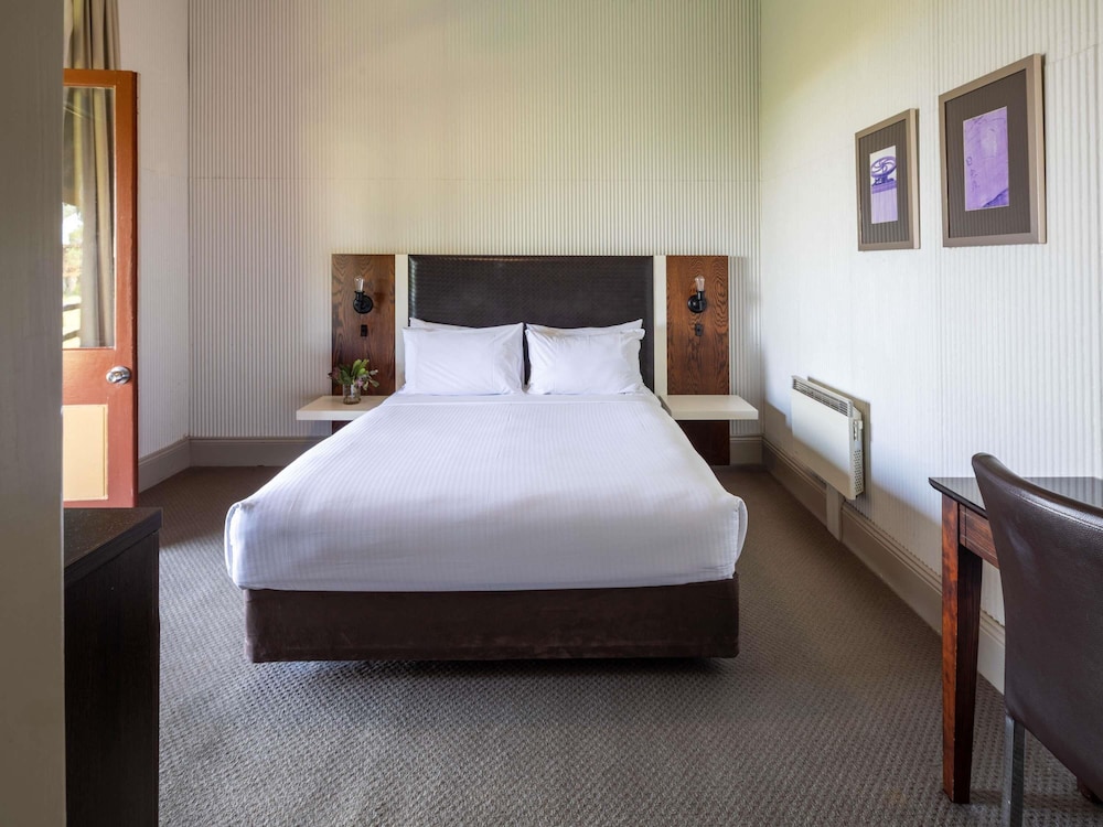 Room, 1 King Bed - Photo 5