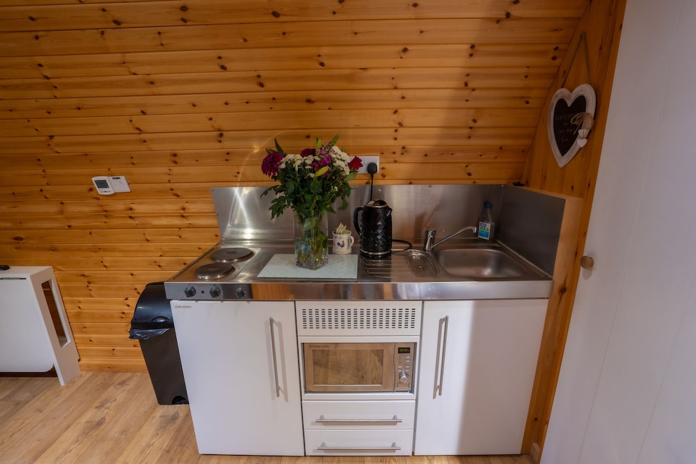 Mulberry Glamping Pod photo 3
