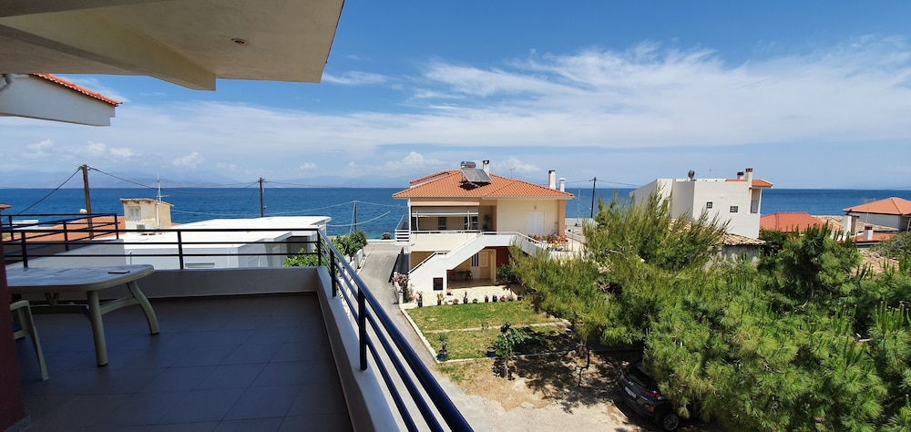 Family Apartment, 2 Bedrooms, Sea View, Beachfront