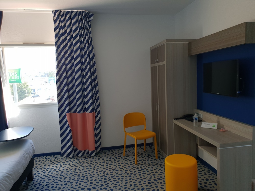Standard Twin Room, 2 Twin Beds - Photo 4