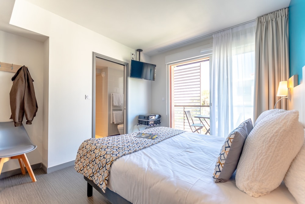 Superior Double Room, Balcony - Photo 9