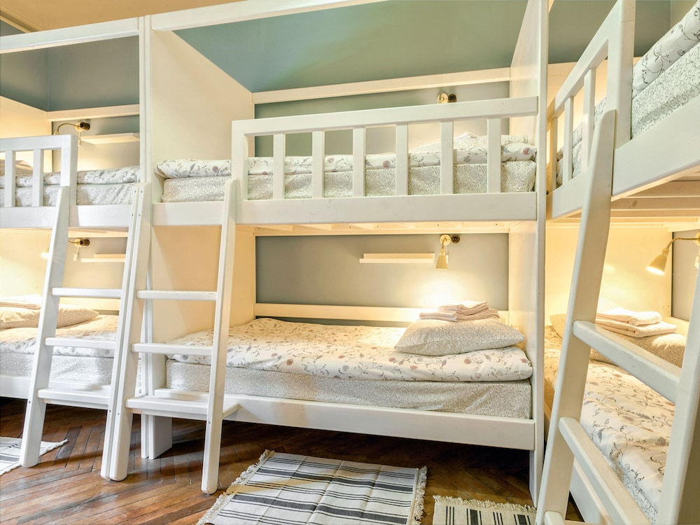Shared Dormitory, Men Only