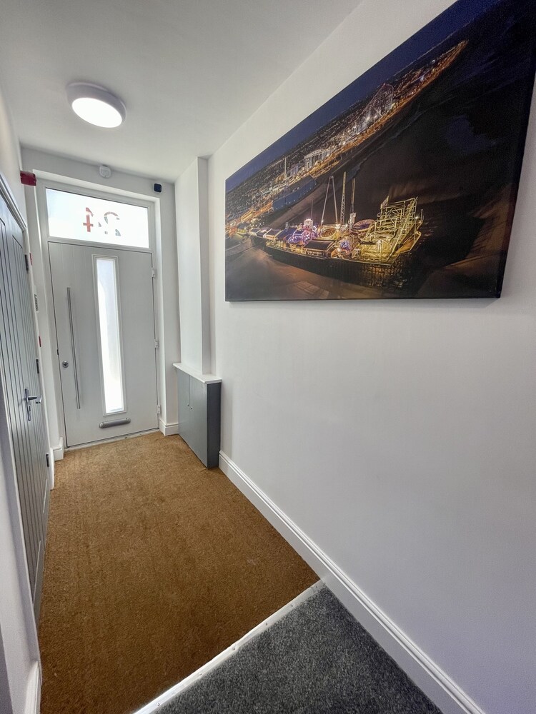 Luxury Apartment, Private Bathroom, Garden View (HOT TUB & spa bath ) - Photo 1
