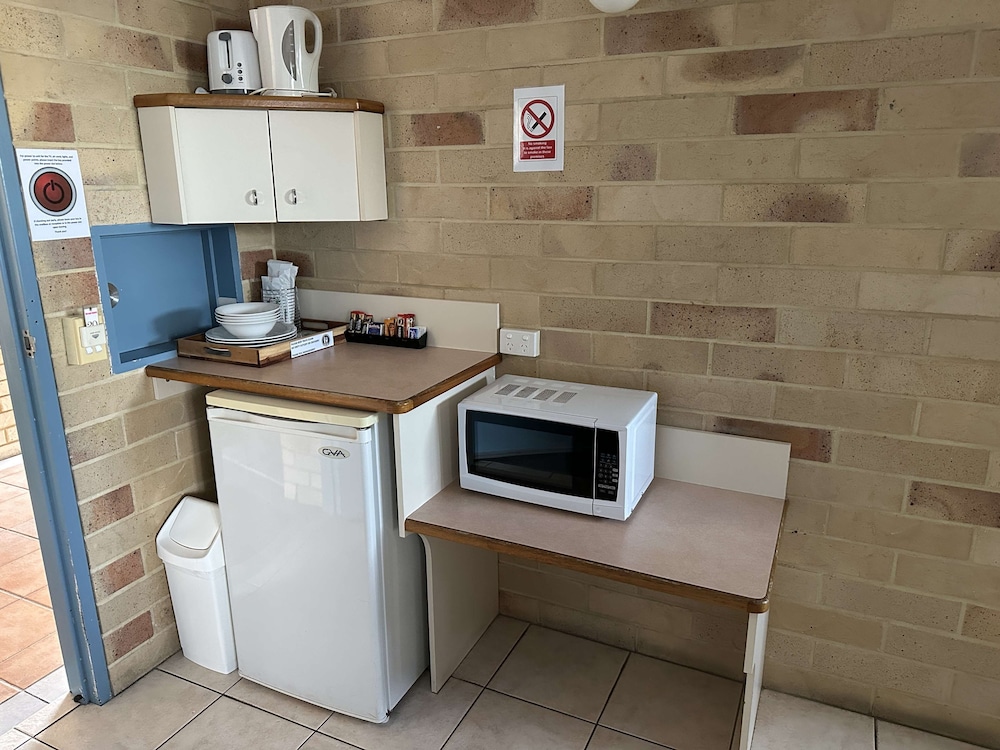 Executive Room, Multiple Beds, Non Smoking, Refrigerator & Microwave - Photo 4